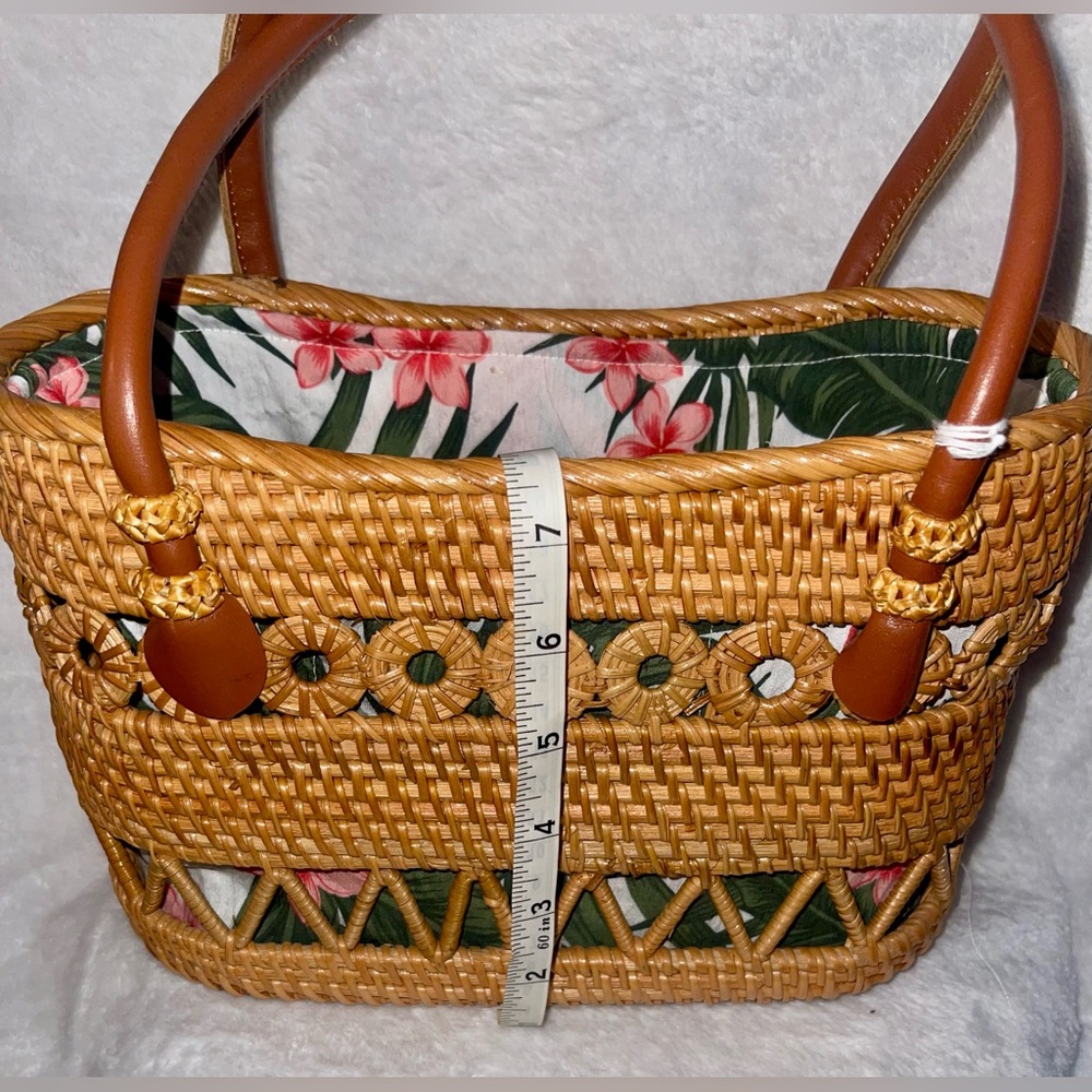 Stylish Tan Woven Leather Women's Bag with Cinching Fabric Interior